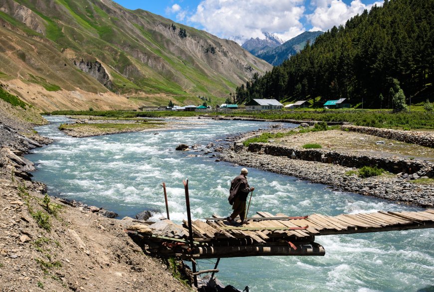 A Scenic Journey in One Sentence: Srinagar to Gurez Valley